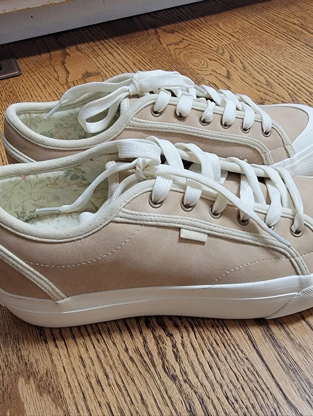 Roxy Tan Canvas Lace-Up Sneakers
